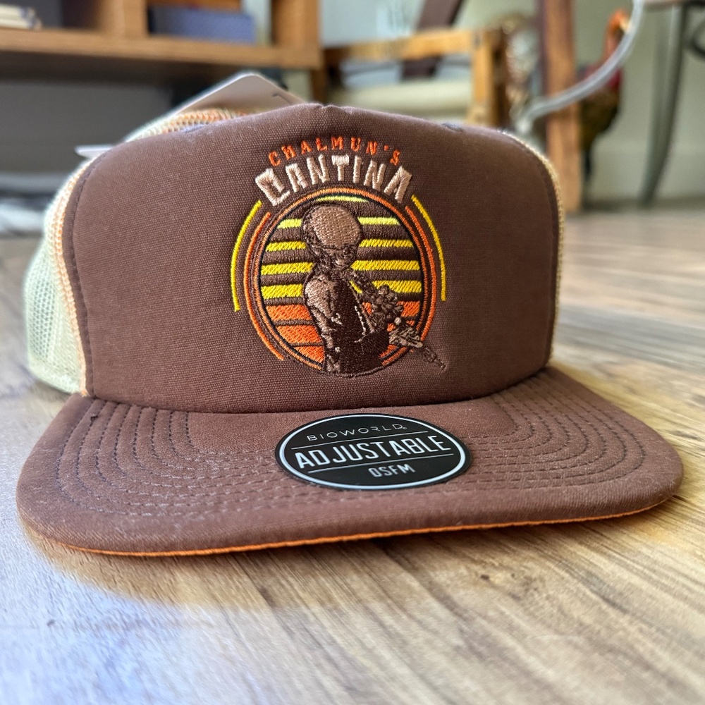 FLAW Disney Star Wars Bioworld Chalmun’s Cantina Trucker Hat